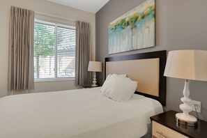 1 Schlafzimmer, Schreibtisch, Bügeleisen/Bügelbrett, Reisekinderbett