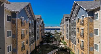 Simplicity At the Rim 1107 I Spacious 1 Bed 1 Bth