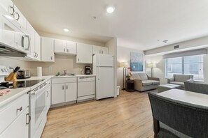 Fridge, microwave, oven, stovetop - Beautiful 1Bedroom Apt I Pool I Parking (San Antonio)