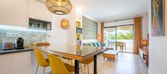Apartment 'Vera' with Shared Pool, Wi-Fi and Air Conditioning