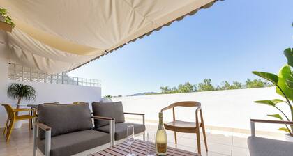 Apartment 'Vera' with Shared Pool, Wi-Fi and Air Conditioning