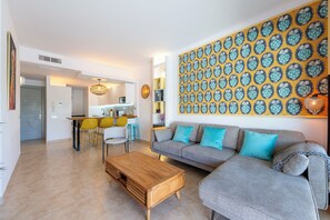 TV - Apartment 'Vera' with Shared Pool, Wi-Fi and Air Conditioning (Vera)