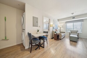 Interior - Wonderful 1 Bedroom Apt at The Rim (San Antonio)