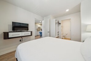 Skrivebord, strygejern/strygebræt, weekendseng, gratis Wi-Fi