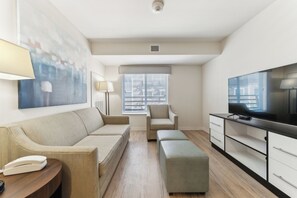 Televisión y oficina 