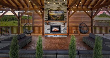 (Sleeps 24) 8 King Bedroom Suites with Pool, Game Room, Covered Outdoor Living