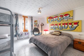 1 habitación, tabla de planchar con plancha, wifi gratis y ropa de cama 