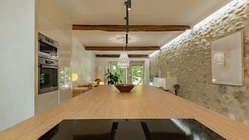 Kühlschrank, Mikrowelle, Ofen, Geschirrspüler