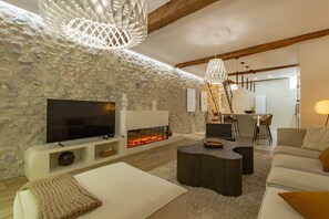 Televisión, chimenea