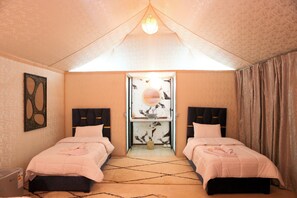 Luxury Quadruple Room, Mountain View | Soundproofing, free WiFi - Kal Tenere Agafay Luxury Camp (Agafay)