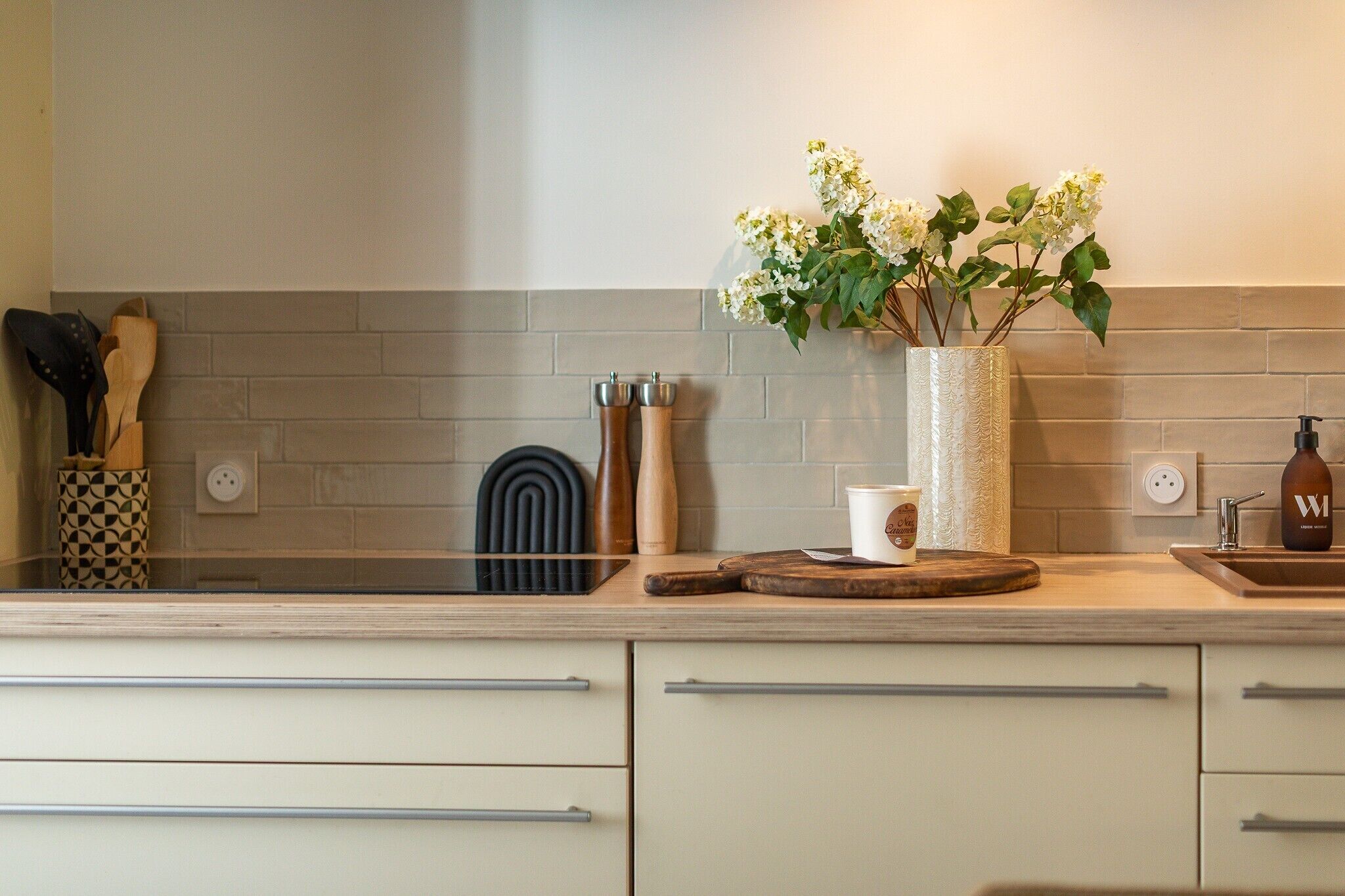 Geladeira, micro-ondas, fogão, cooktop