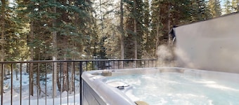 Luxury Villagewalk Townhouse in Sun Peaks