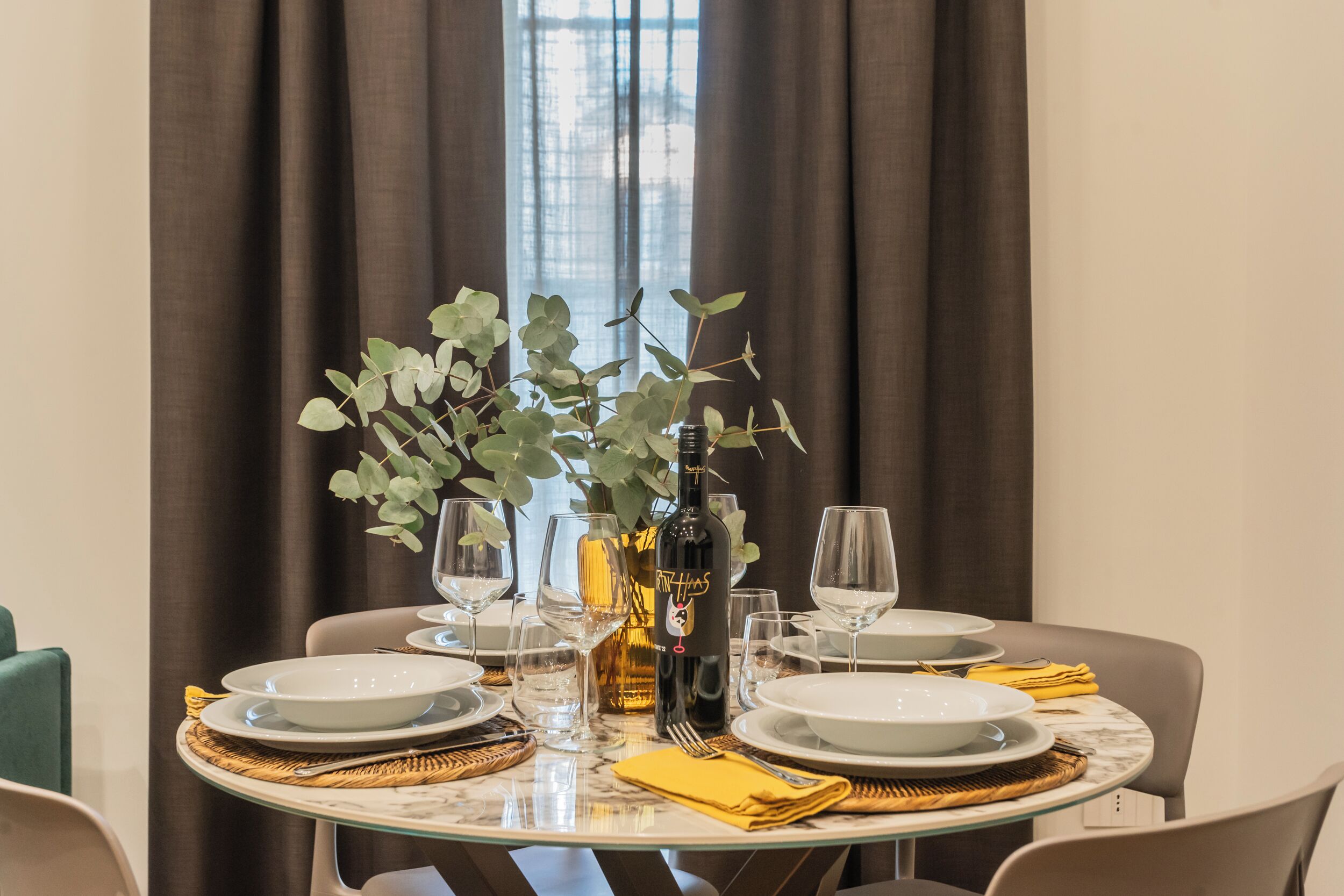 Departamento (1 Bedroom) | Área de sala de estar | Televisión de 32 pulgadas con canales por cable 