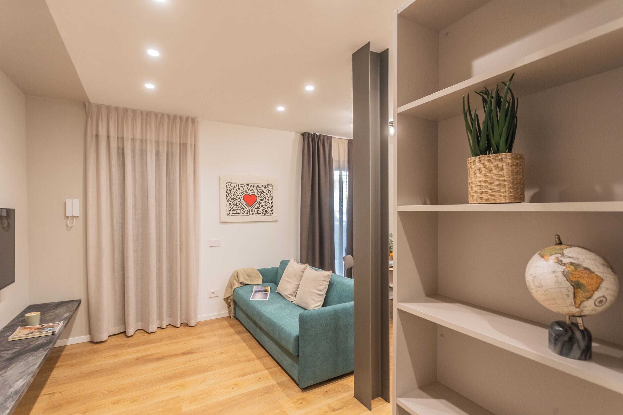 Departamento (1 Bedroom) | Área de sala de estar | Televisión de 32 pulgadas con canales por cable 