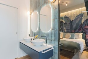 apartman, kilátással a városra (1 Bedroom) | Fürdőszoba | Zuhanyzó, hajszárító, bidé és törölközők