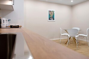 Dining - Apartment 'La Casetta Di Leo' with Balcony, Wi-Fi and Air Conditioning (Genova)