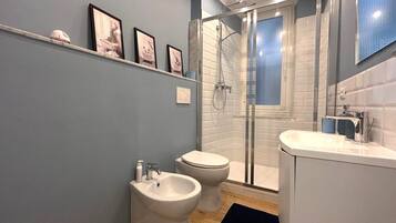 Doccia, asciugacapelli, asciugamani