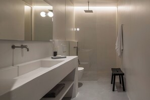 Classic Villa, 2 Bedrooms, Patio, Ocean View | Bathroom | Free toiletries, towels, soap, shampoo - Aesthesis Boutique Villas Katikies (Santorini)
