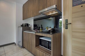 Design Apartment, 1 Bedroom, Balcony | Private kitchen | Electric kettle