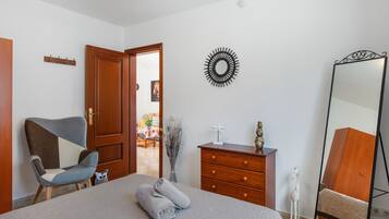 1 slaapkamer, een strijkplank/strijkijzer, gratis wifi, beddengoed