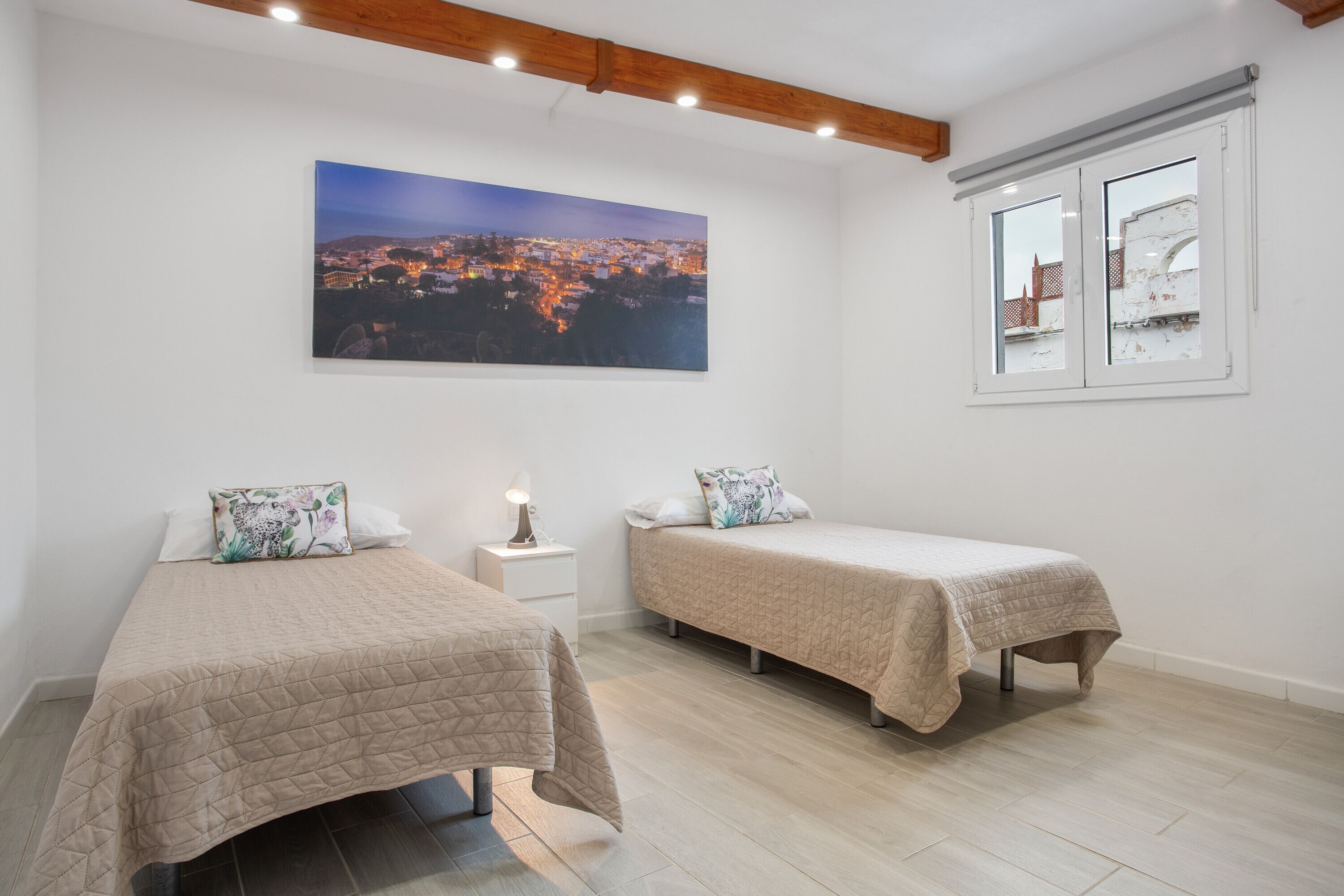 3 slaapkamers, een strijkplank/strijkijzer, gratis wifi, beddengoed