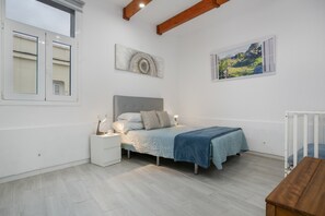 A bedroom with a bed, bedside table, nightstand, and a window with blinds. - Vacation 'Casa Esther In Icod' with Mountain View, Private Terrace and Wi-Fi (Icod de los Vinos)