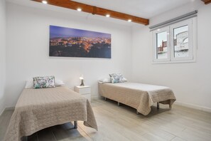 3 dormitorios, tabla de planchar con plancha, wifi gratis y ropa de cama