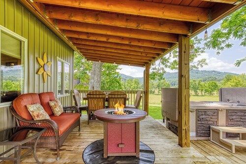 Valley View Farmhouse- Hot Tub, $560 Tickets per Paid Day