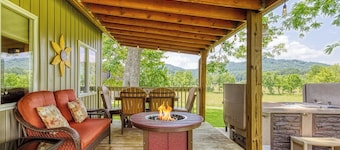 Valley View Farmhouse- Hot Tub, $560 Tickets per Paid Day