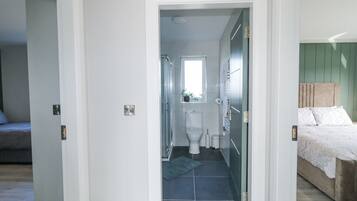 2 bedrooms, individually decorated, individually furnished, free WiFi