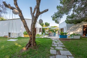 Outdoor dining - Villa 'Il Giardino Dei Gelsi' with Private Terrace, Wi-Fi and Air Conditioning (Otranto)