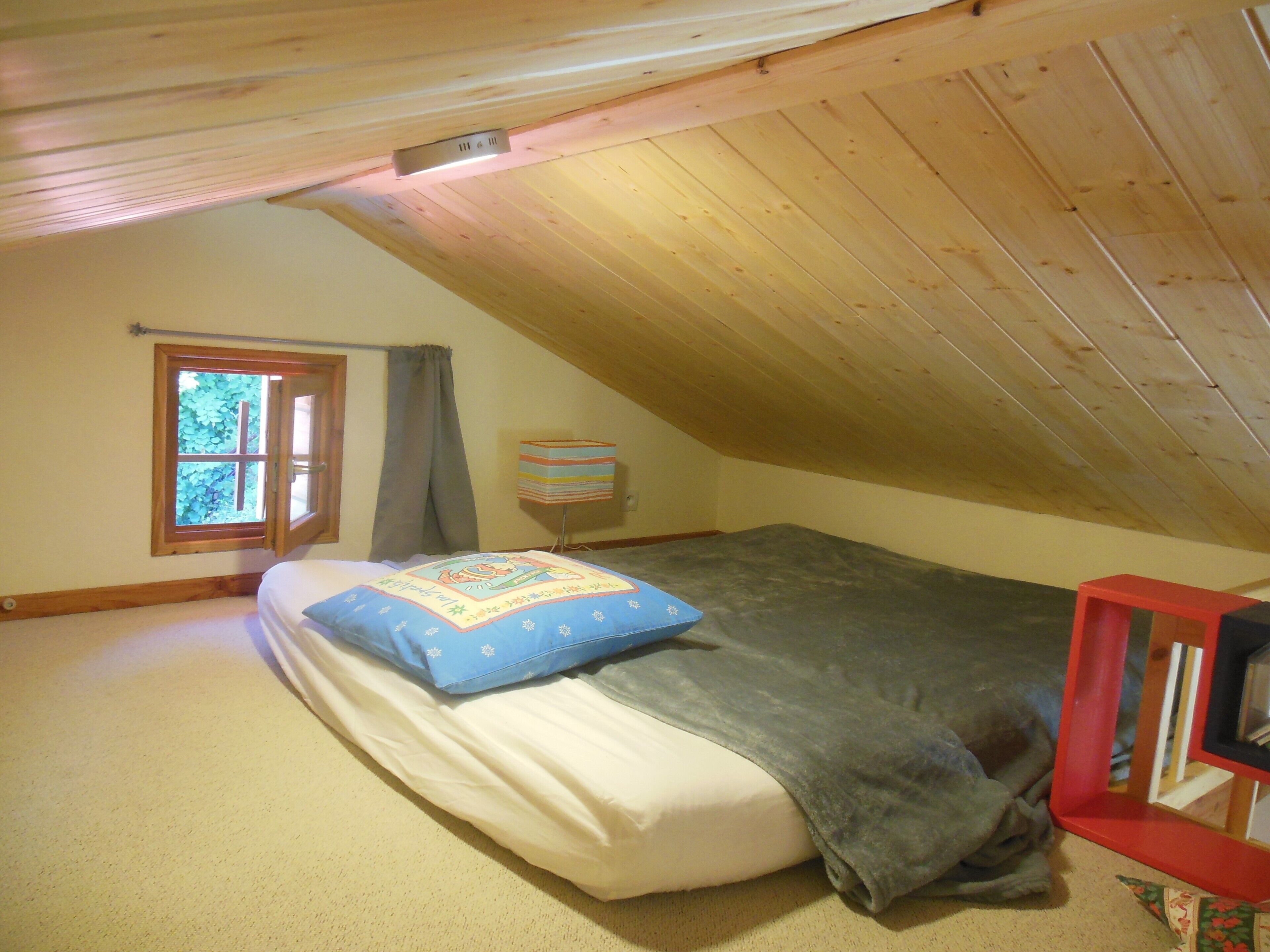 2 slaapkamers, een strijkplank/strijkijzer, gratis wifi, beddengoed