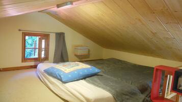 2 slaapkamers, een strijkplank/strijkijzer, gratis wifi, beddengoed