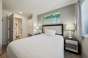 Työpöytä, silitysrauta/-lauta, vauvan matkasänky, ilmainen Wi-Fi