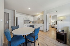 Dining - Pool I Parking I Gym I Properties by Preston (San Antonio)