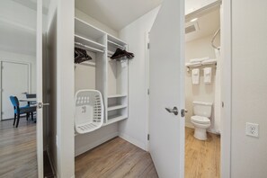 Hair dryer, towels - Pool I Parking I Gym I Properties by Preston (San Antonio)