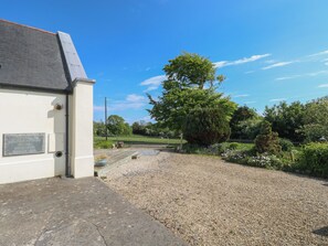 المنطقة المحيطة بالمنشأة