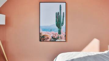 3 chambres, bureau, fer et planche Ă repasser, lit parapluie