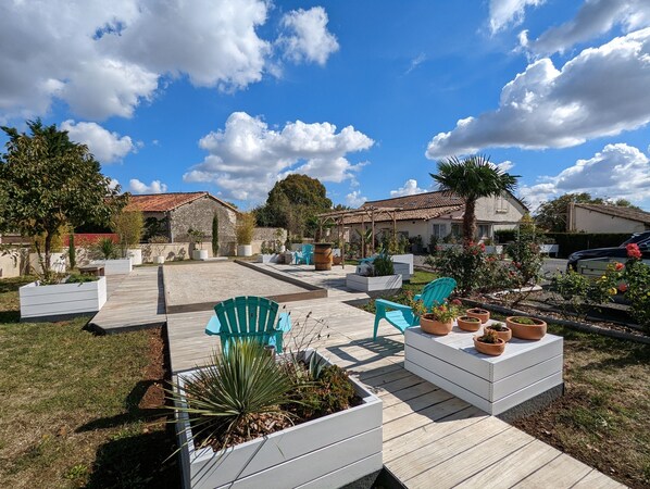 Terrace/patio - Studio 'Ema Cottage' Private Terrace, Pool & Nature | Perfect for 2 (Montjean)