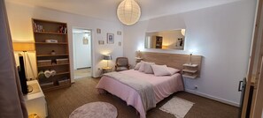 Iron/ironing board, free WiFi, bed sheets - Studio 'Ema Cottage' Private Terrace, Pool & Nature | Perfect for 2 (Montjean)