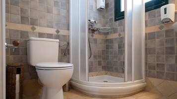 Ducha, secador de pelo, toallas