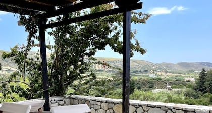 Casa de vacaciones 'Kythiris Studios - Bungalow 3' con vistas al mar, Wi-Fi y aire acondicionado.
