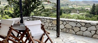 Casa de vacaciones 'Kythiris Studios - Bungalow 3' con vistas al mar, Wi-Fi y aire acondicionado.