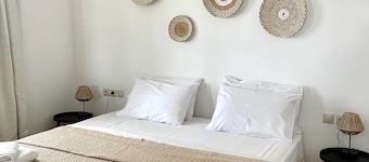 Holiday Home 'Kythiris Studios - Bungalow 3' with Sea View, Wi-Fi and Air Conditioning