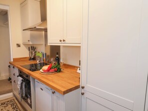 Cookware/dishes/utensils