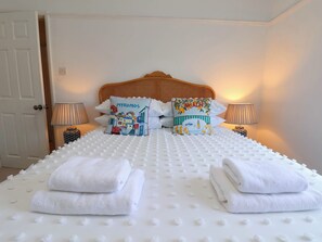 1 Schlafzimmer, individuell dekoriert, individuell eingerichtet