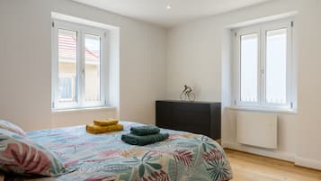 4 bedrooms, iron/ironing board, free WiFi, bed sheets