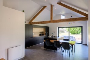 冰箱、微波炉、烤箱、炉灶