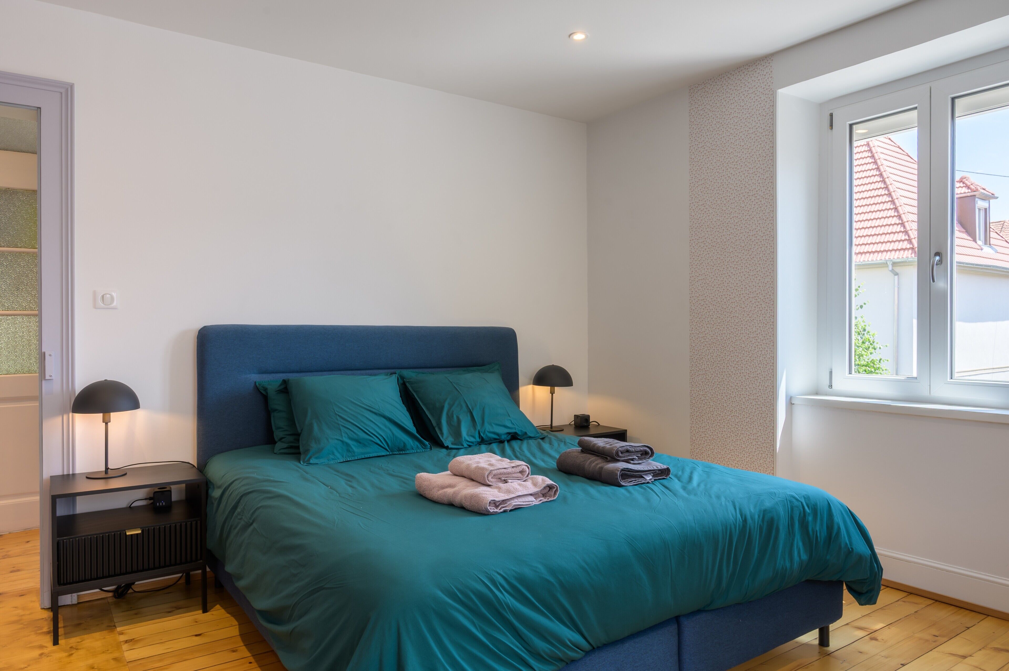 4 bedrooms, iron/ironing board, free WiFi, bed sheets