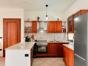 Réfrigérateur, four, plaque de cuisson, lave-vaisselle